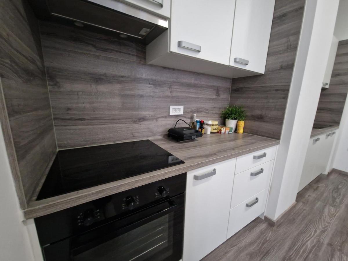 Apartment Kino Любляна Екстериор снимка