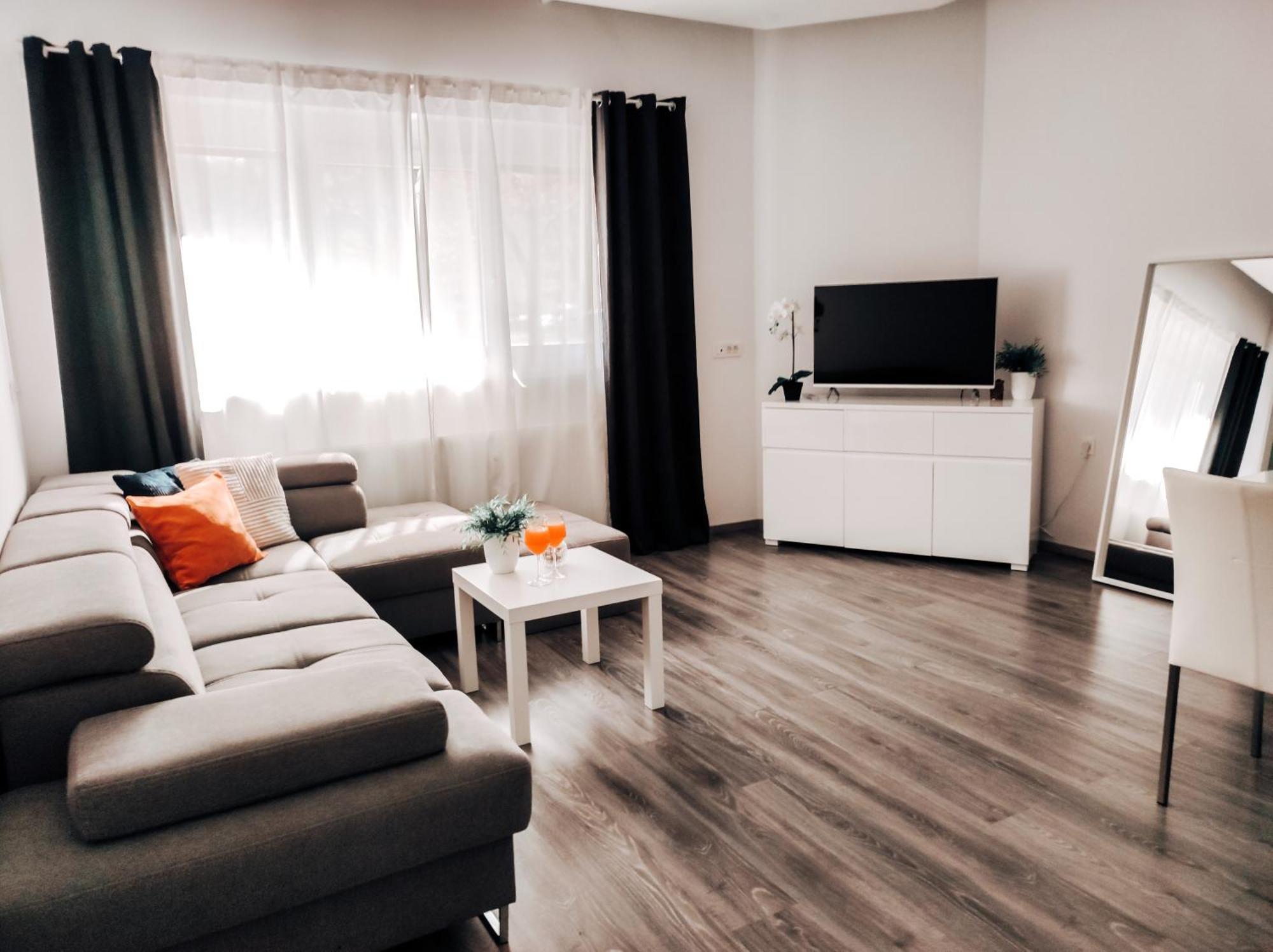Apartment Kino Любляна Екстериор снимка
