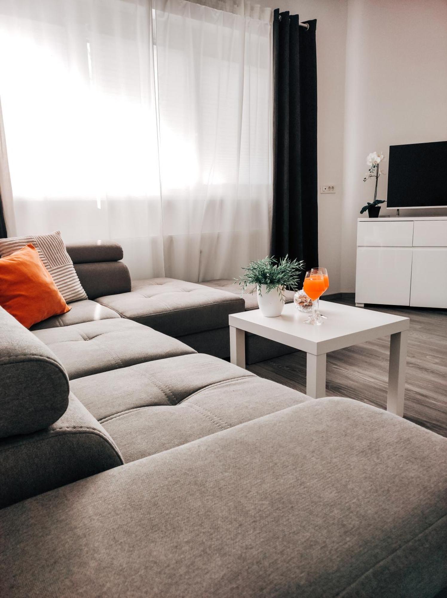 Apartment Kino Любляна Екстериор снимка