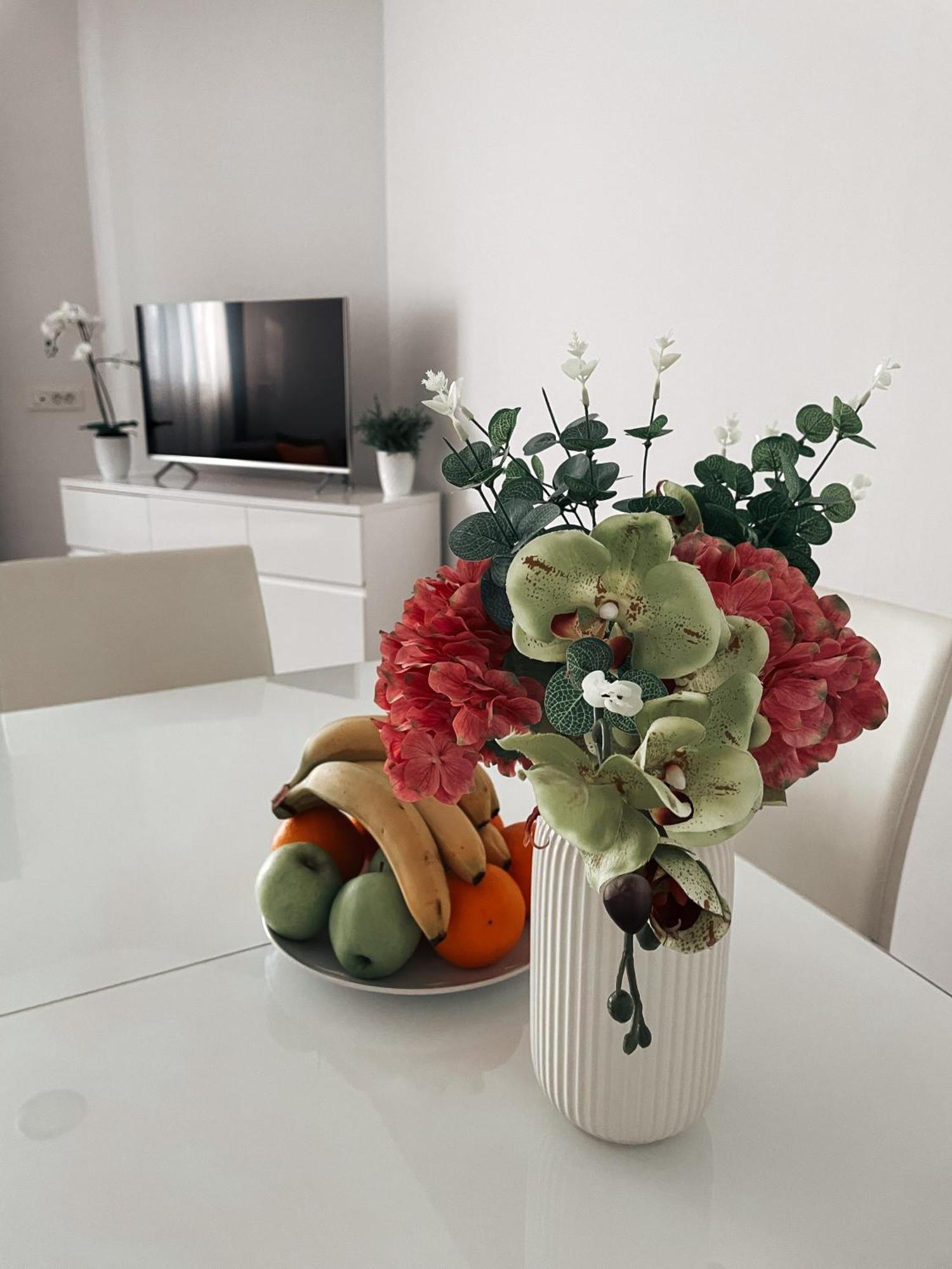 Apartment Kino Любляна Екстериор снимка