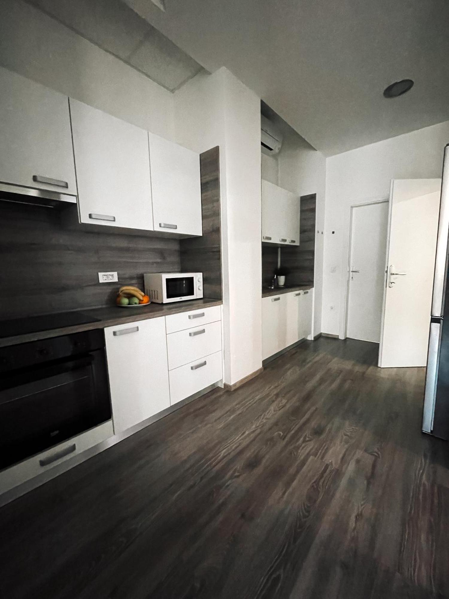Apartment Kino Любляна Екстериор снимка