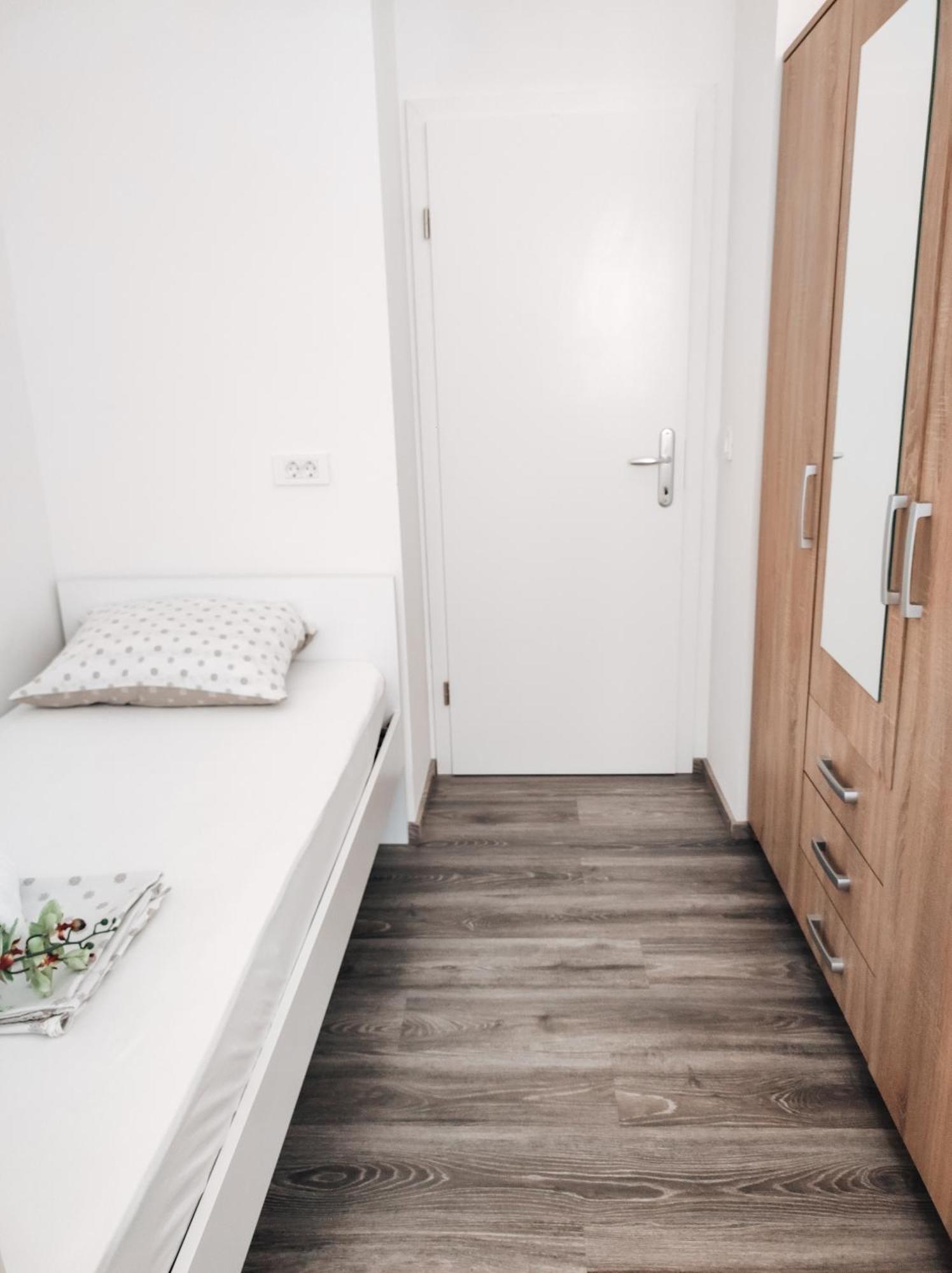 Apartment Kino Любляна Екстериор снимка
