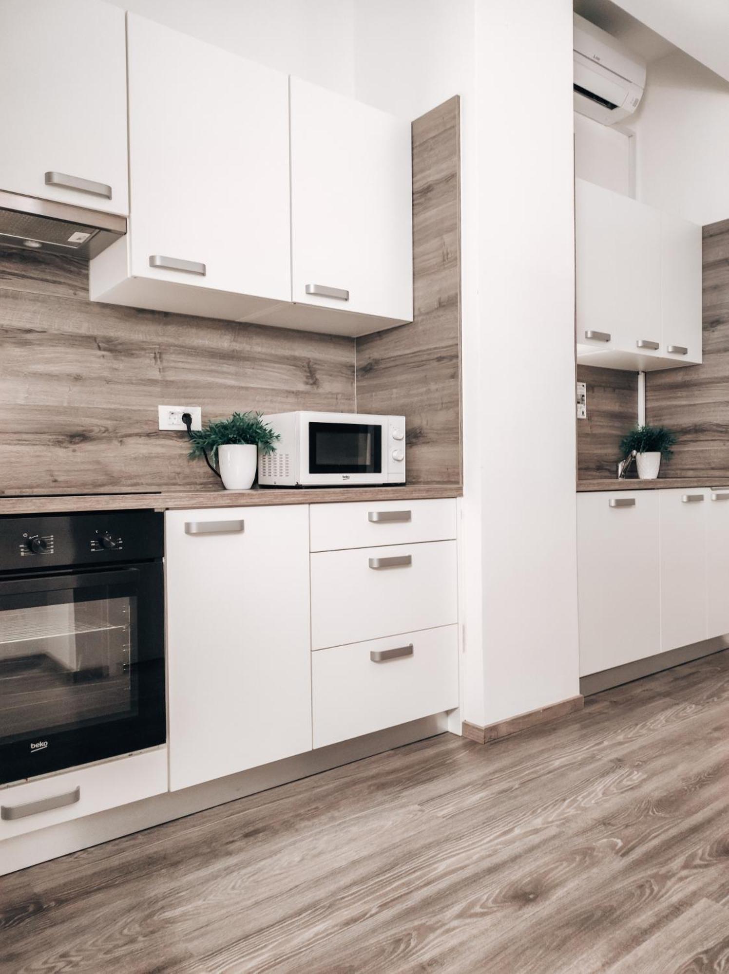 Apartment Kino Любляна Екстериор снимка